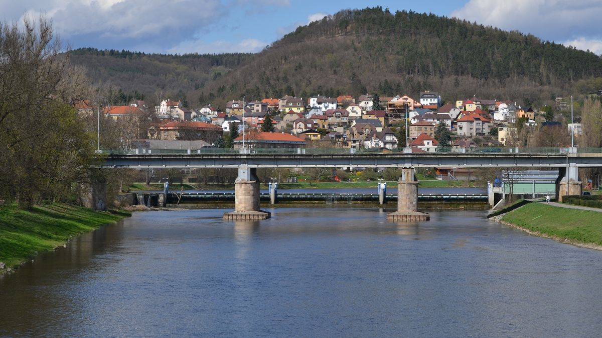 Zřícení mostu přes Berounku nehrozí, ujišťují správci. Oprava odstartuje nejdříve za tři roky